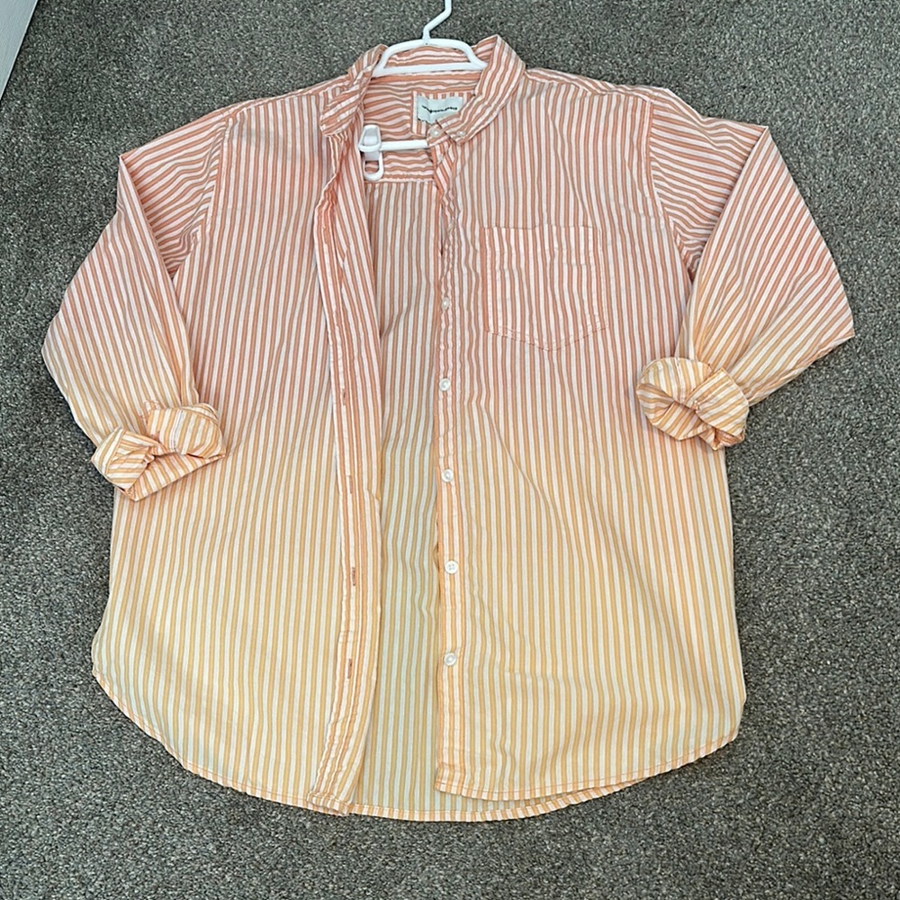 American eagle woman’s button up